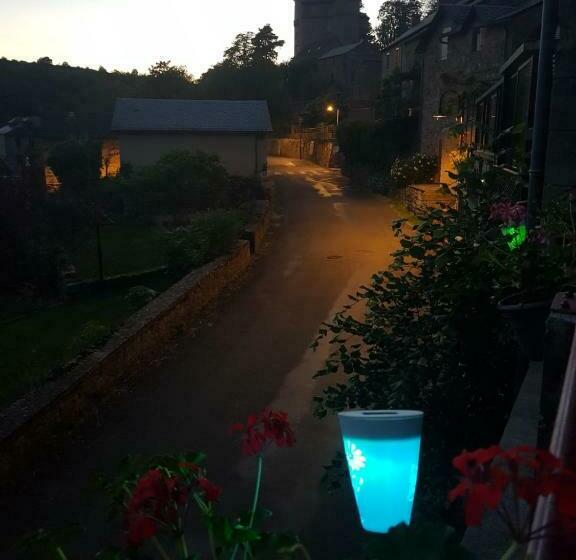 住宿加早餐  Maison D Hôtes La Pierre Pointue