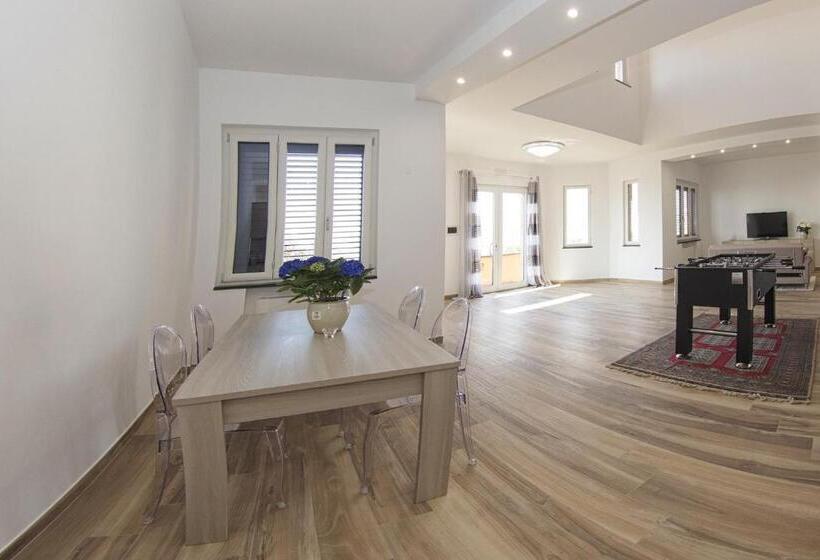تختخواب و صبحانه Villa C Luxury Estate