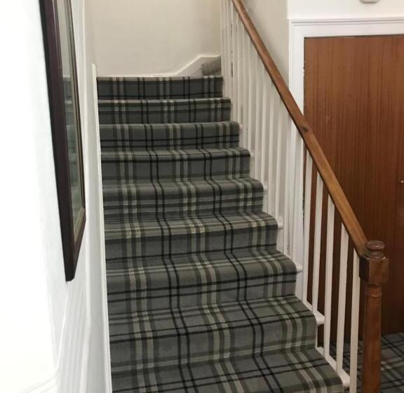 بنسيون Brown S Guest House