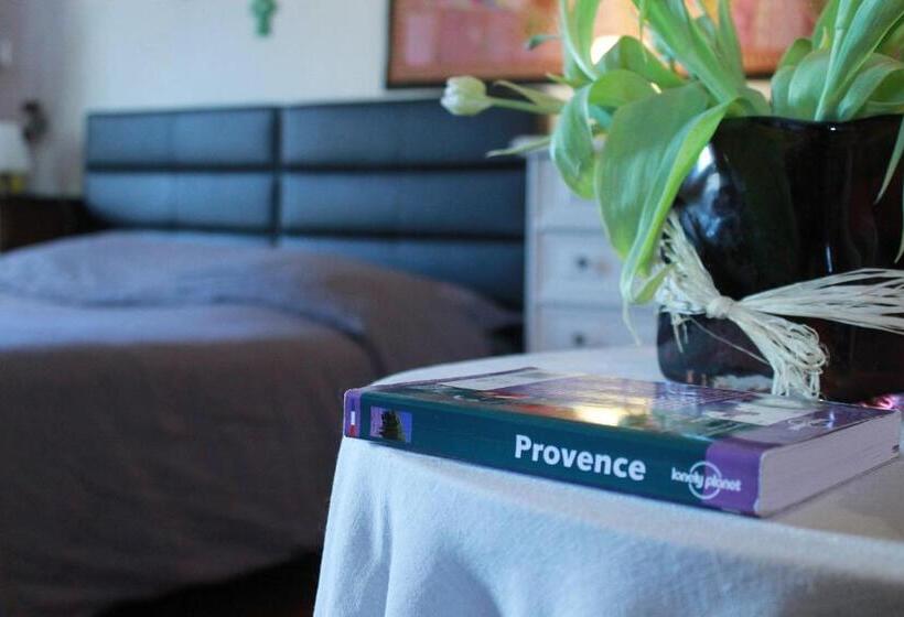 پانسیون Les Volets Bleus Provence
