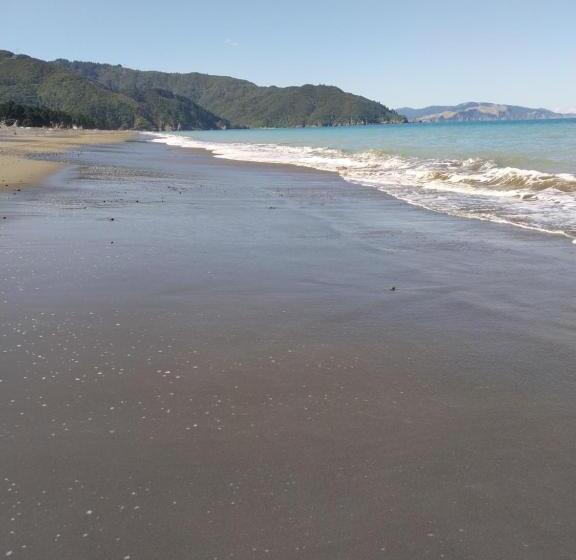 Rarangi Seaview On The Beach B&b