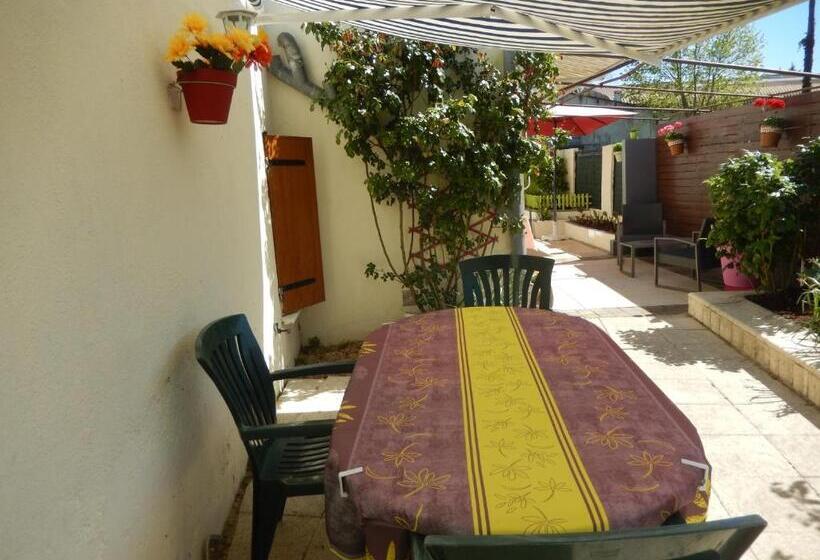 تختخواب و صبحانه Chez Corinne
