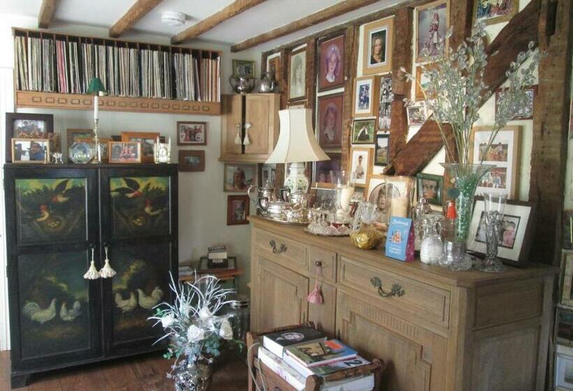 مبيت وإفطار Clayton Wickham Farmhouse