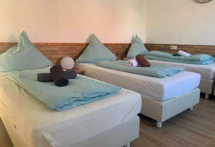 ホテル & Hostel Albstadt