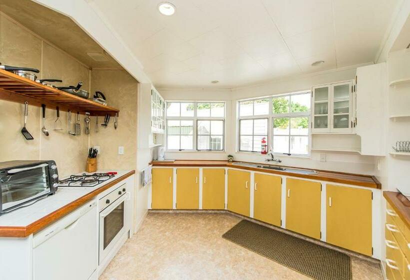פנסיון Charmae Guest House
