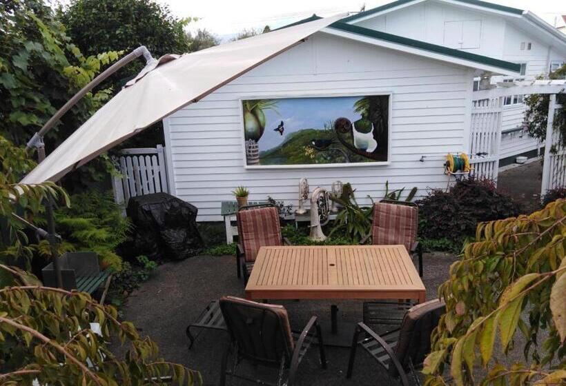 פנסיון Charmae Guest House
