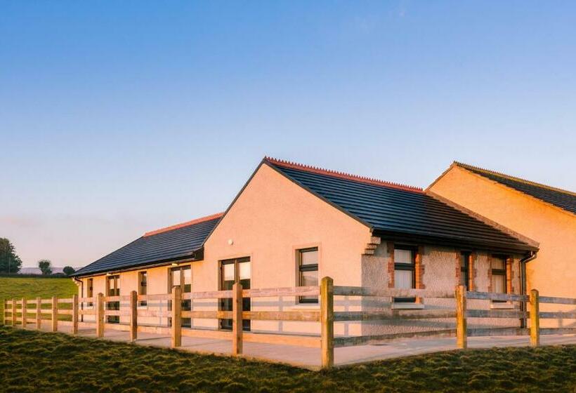 פנסיון Elagh Cottages
