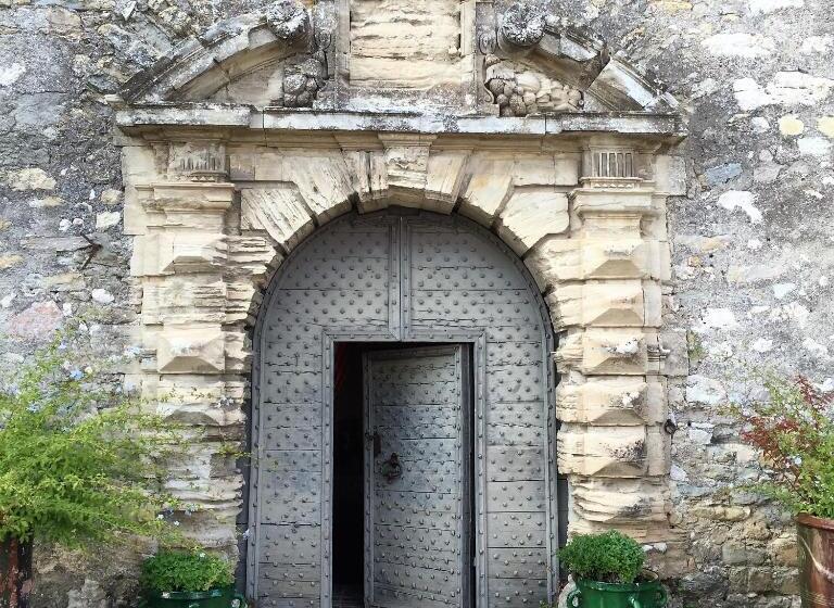 צימר Château De Rousson