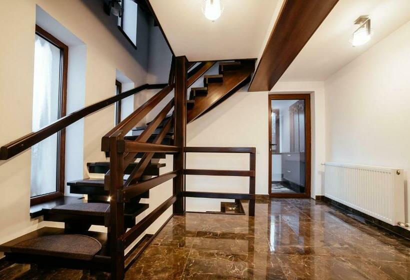 پانسیون Serban Cottage