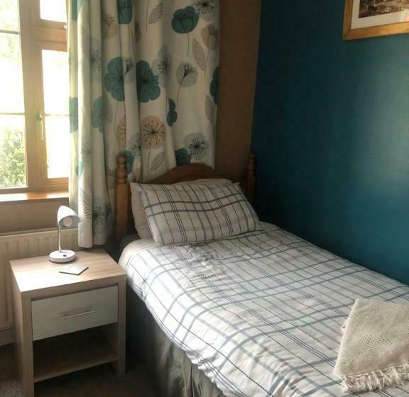 تختخواب و صبحانه Manorlodge