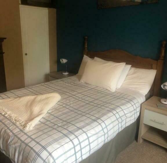 تختخواب و صبحانه Manorlodge