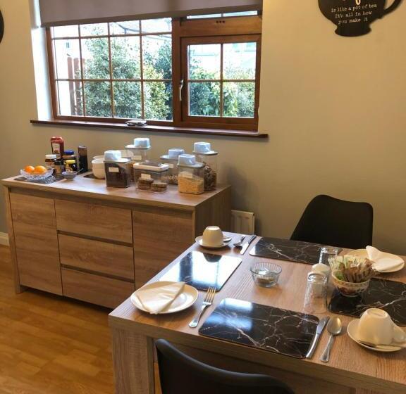 تختخواب و صبحانه Manorlodge