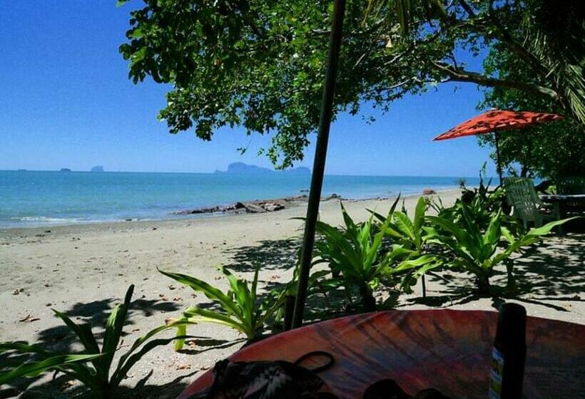 פנסיון Dugong Koh Sukorn