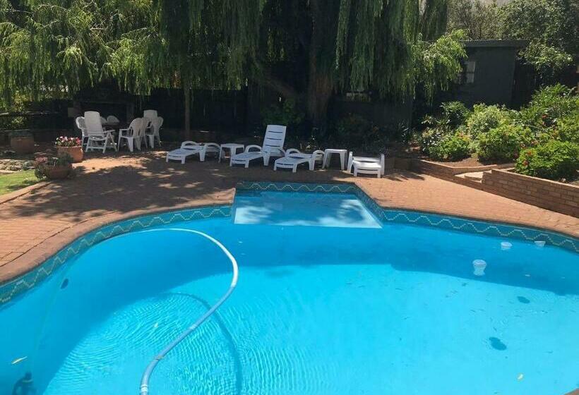 Пансион Mosterts Hoek Guest House