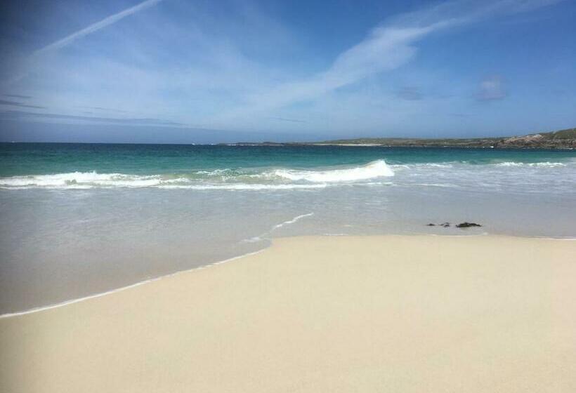 مبيت وإفطار Lathamor