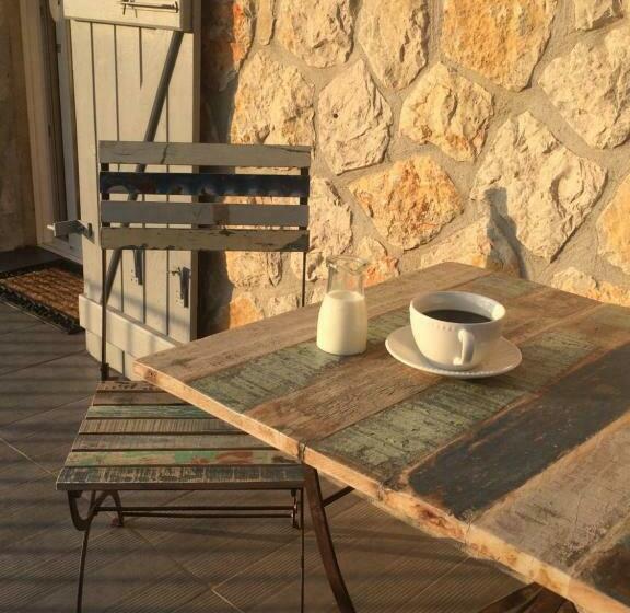 مبيت وإفطار Au Pied Des Baous