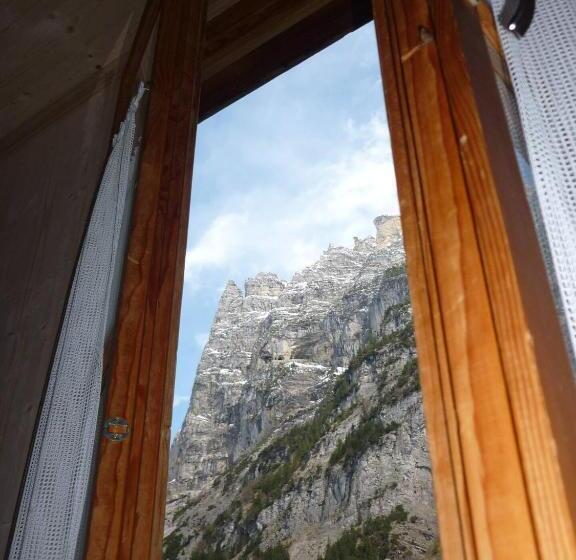 تختخواب و صبحانه The Alpenhof Mountain House