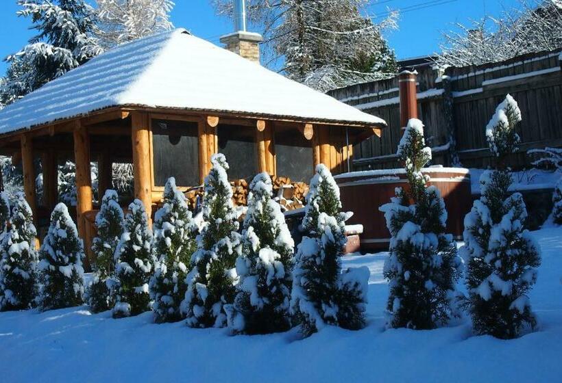 ペンション Horehronská Kúria