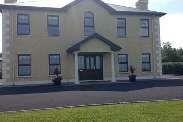 تختخواب و صبحانه Clonoughter Heights
