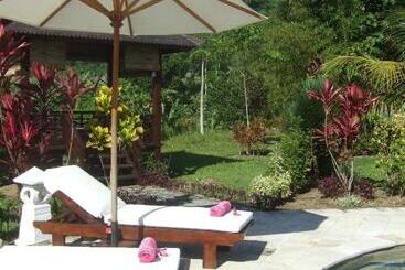 پانسیون Guesthouse Rumah Senang