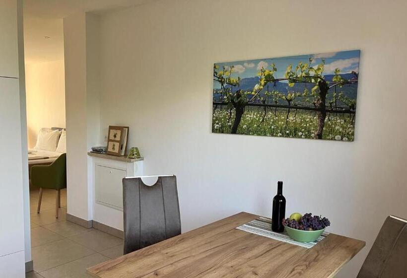 تختخواب و صبحانه Appartements Weisshauserhof