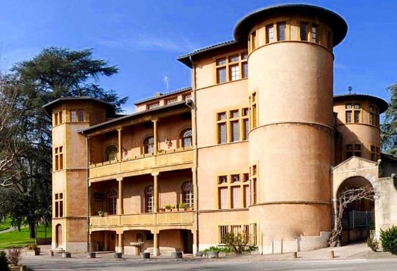 پانسیون Une Nuit Au Château