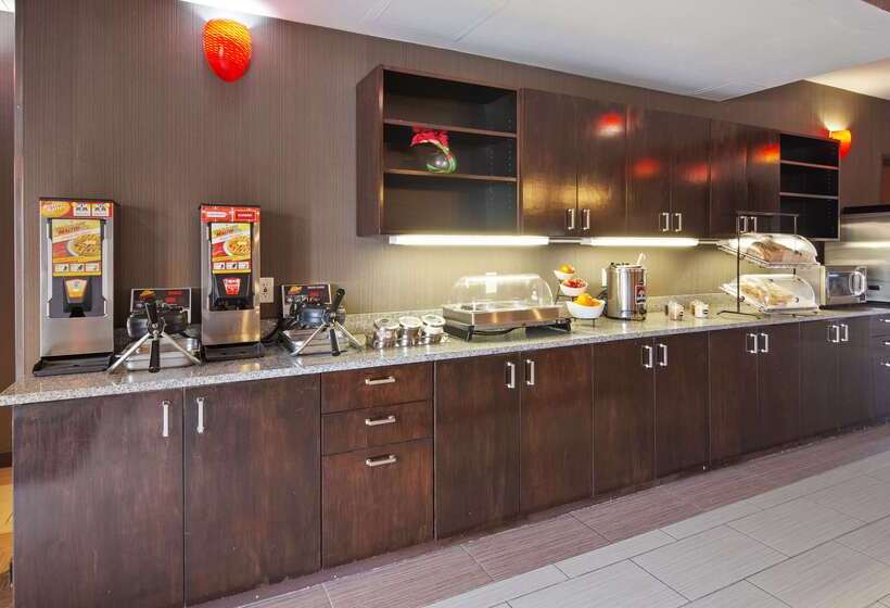 هتل Best Western Plus Austin Airport Inn & Suites