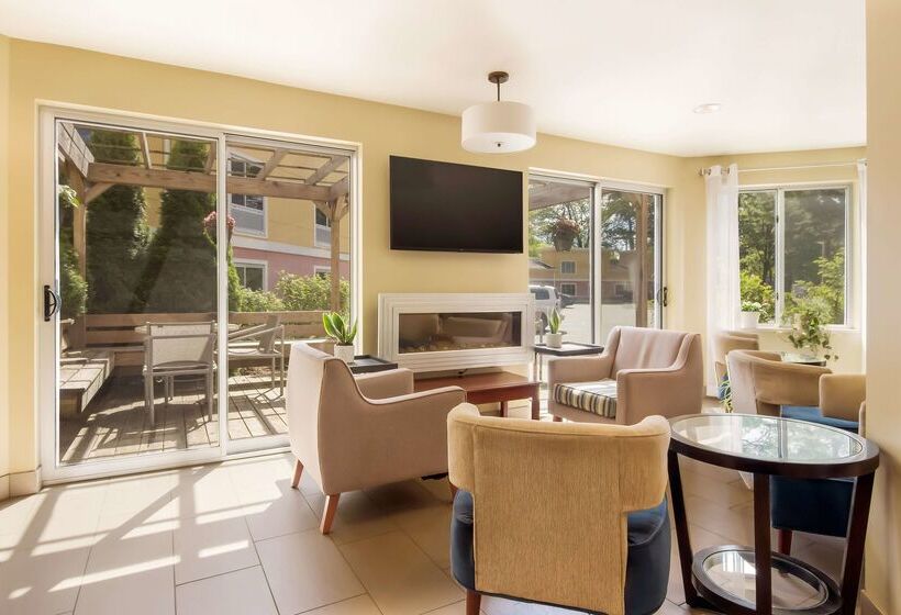 هتل Best Western Plus Traverse City
