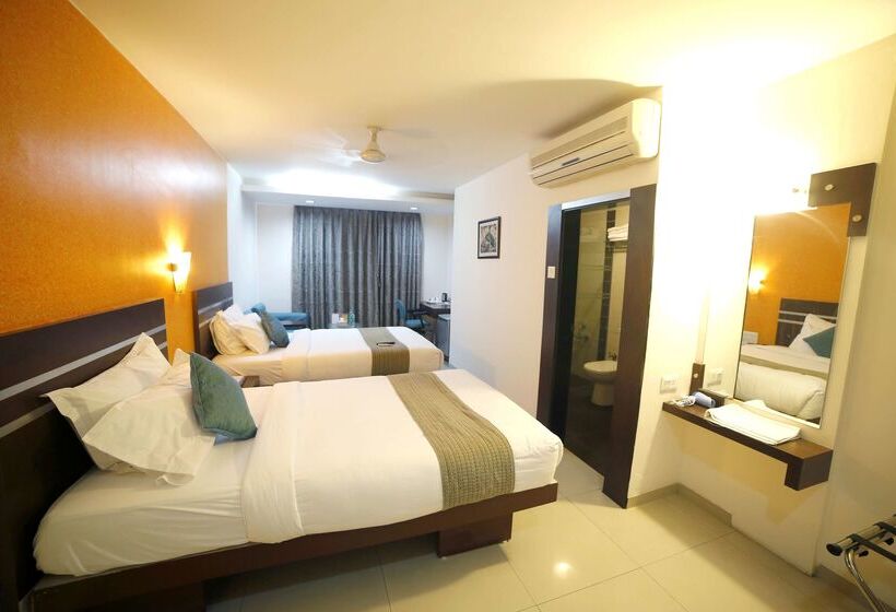 Click Hotel Yuvraj