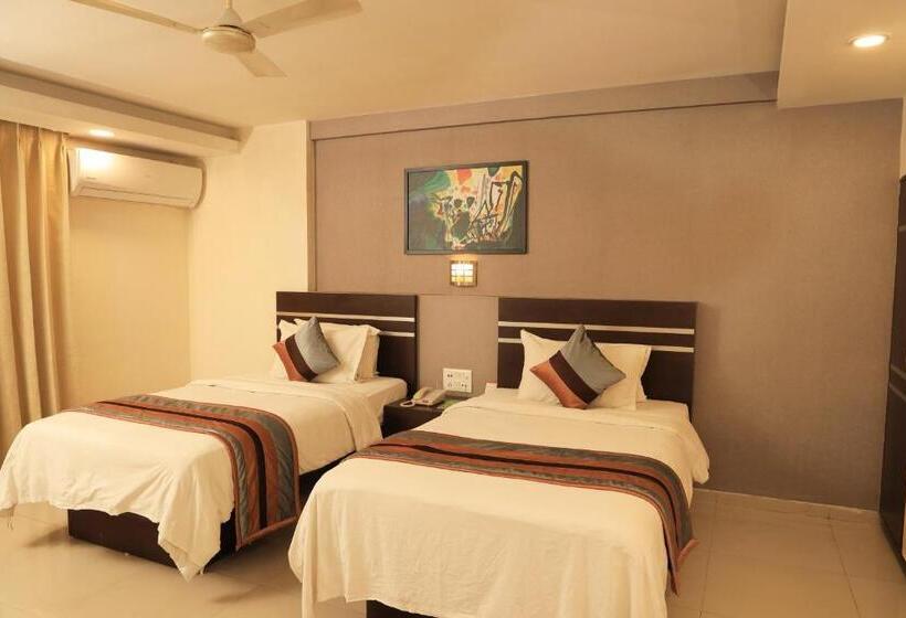 Click Hotel Yuvraj