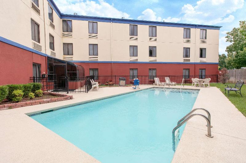 هتل Days Inn By Wyndham Tulsa Central