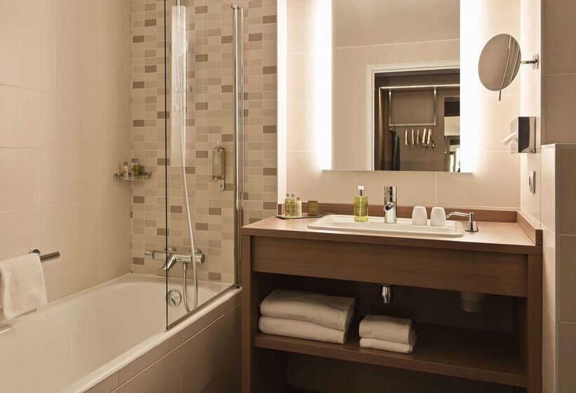 هتل Doubletree By Hilton Lyon Eurexpo & Spa