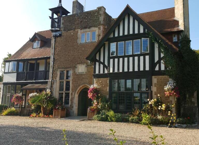 هتل Farnham House