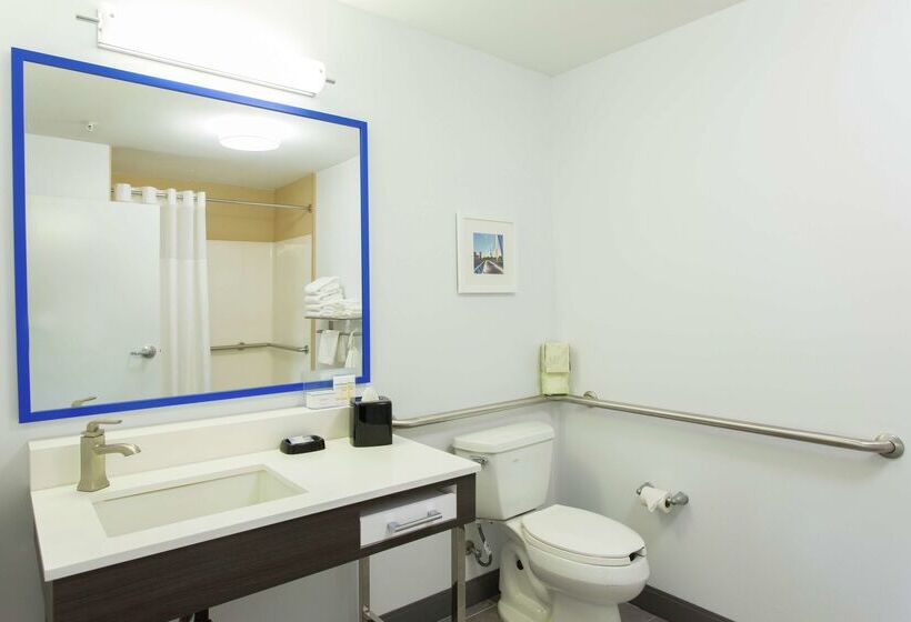 هتل Hampton Inn & Suites Ankeny