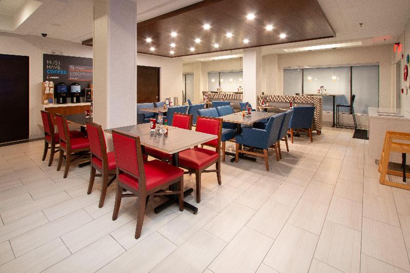 هتل Holiday Inn Express & Suites Tupelo, An Ihg