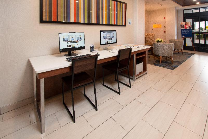 هتل Holiday Inn Express & Suites Tupelo, An Ihg