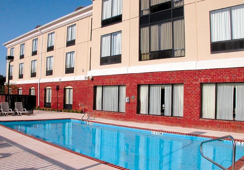 هتل Holiday Inn Express & Suites Tupelo, An Ihg