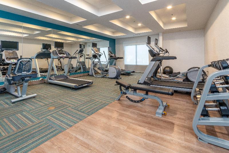 هتل Holiday Inn Express & Suites Tupelo, An Ihg