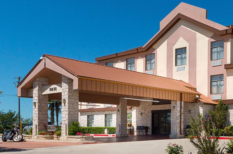 هتل Quality Inn & Suites