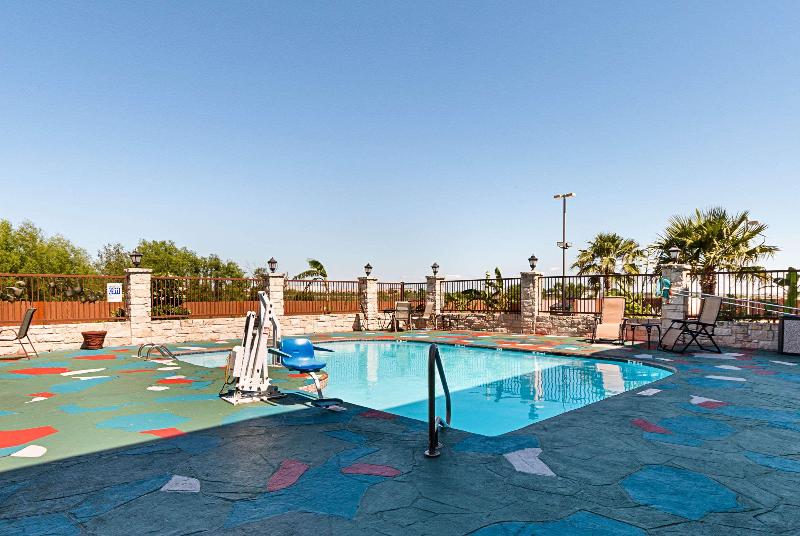 هتل Quality Inn & Suites