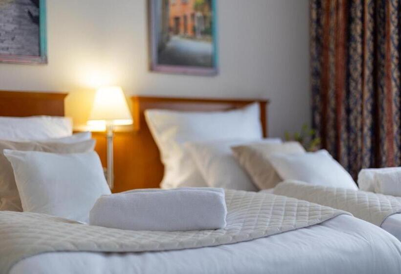 هتل Sofia By The Railway Station Wroclaw