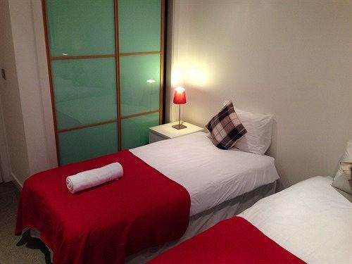 Отель The B Suites Edinburgh