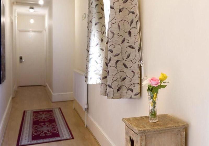 Fotos del hotel The Bridge:  58