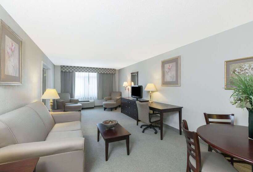 هتل Spark By Hilton Tupelo