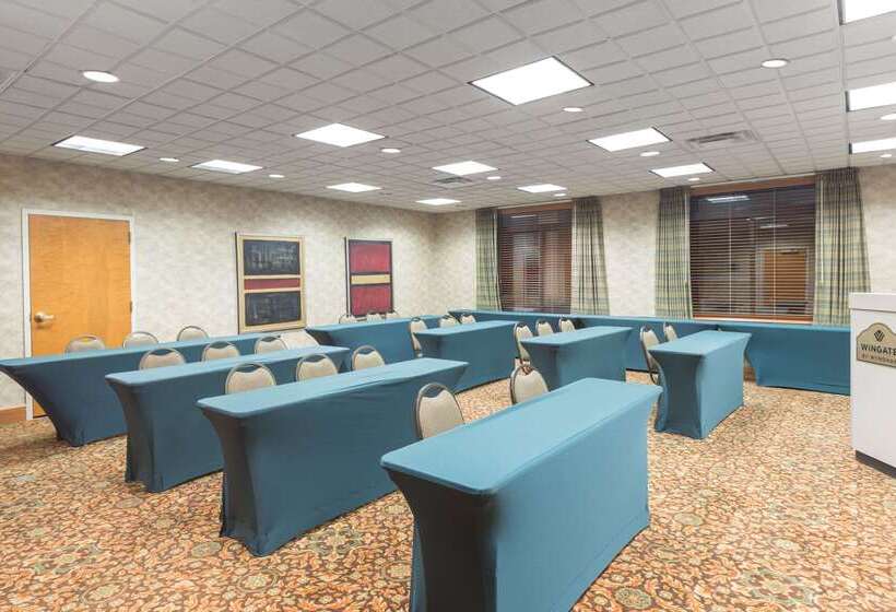 هتل Spark By Hilton Tupelo