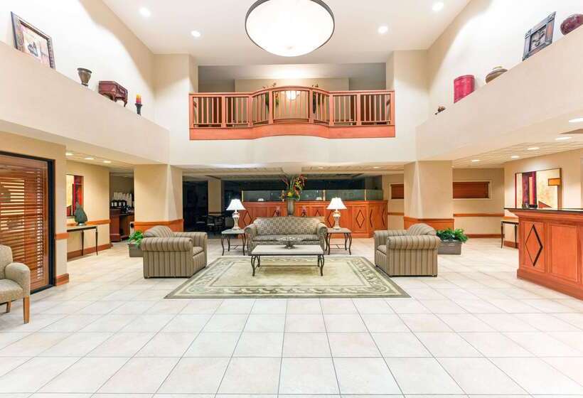 هتل Spark By Hilton Tupelo