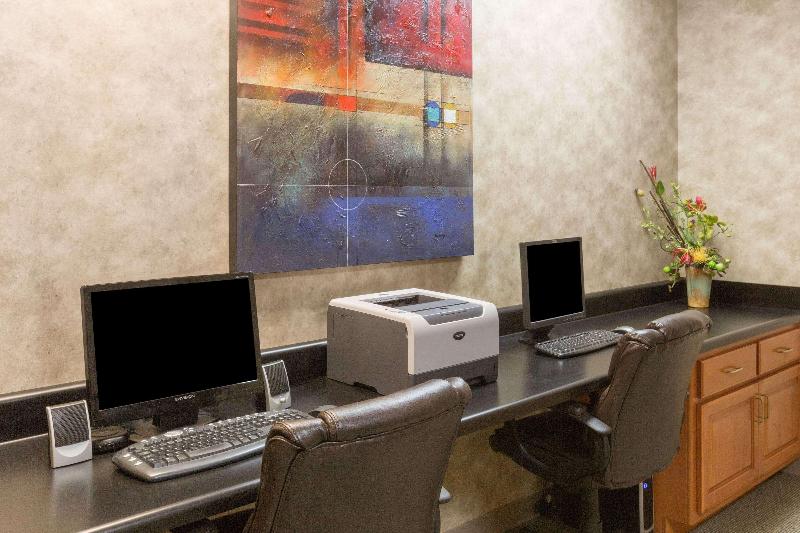 هتل Spark By Hilton Tupelo
