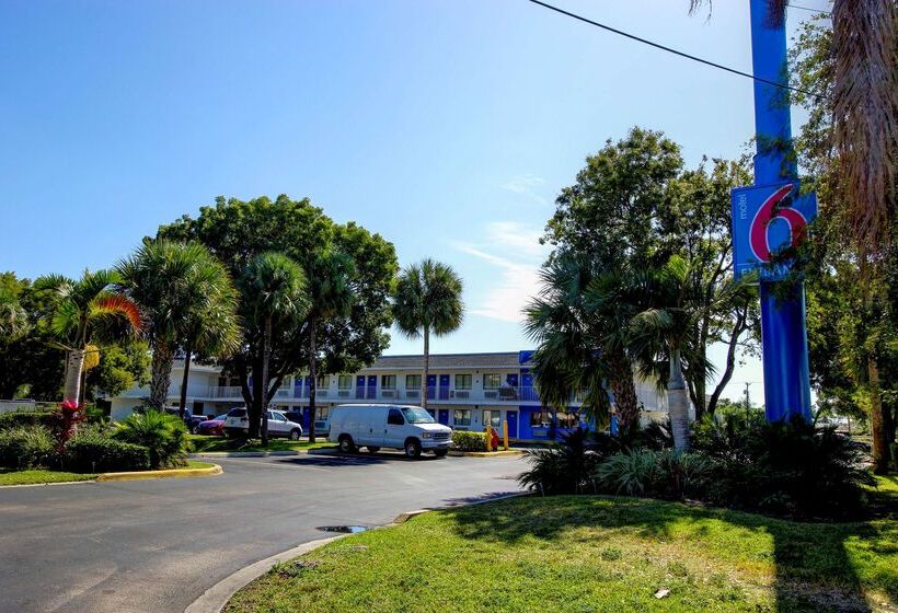 Motel 6 Lantana West Palm Beach, Fl