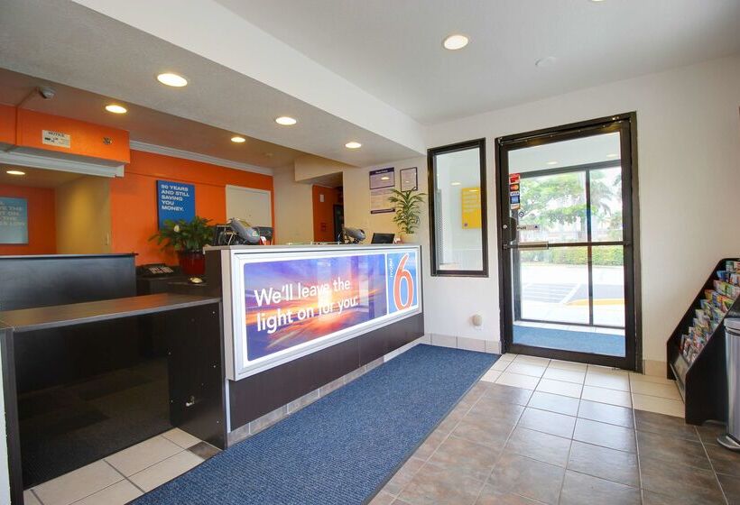 Motel 6 Lantana West Palm Beach, Fl