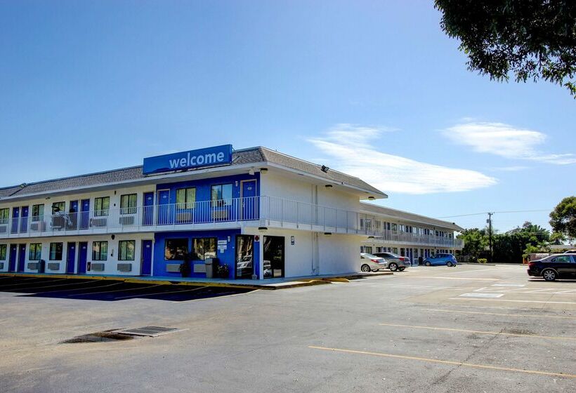 Motel 6 Lantana West Palm Beach, Fl